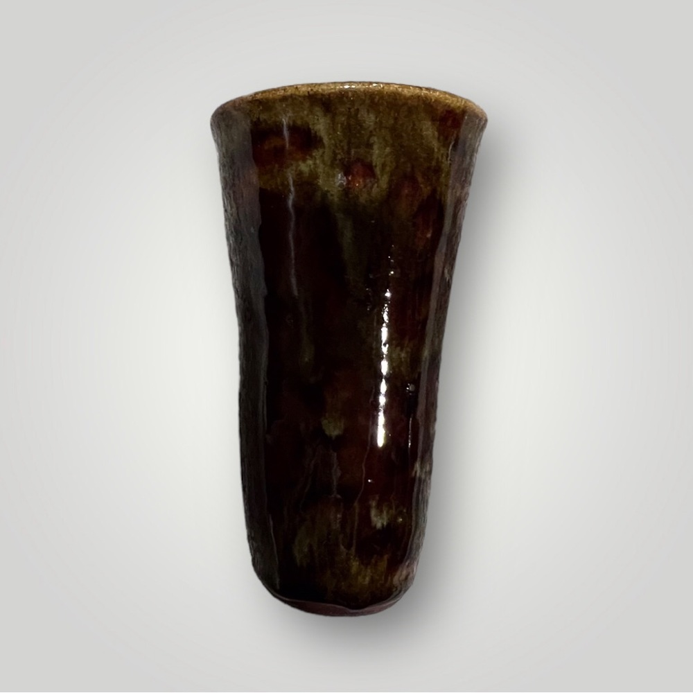 Hand thrown pottery brown tumble‎